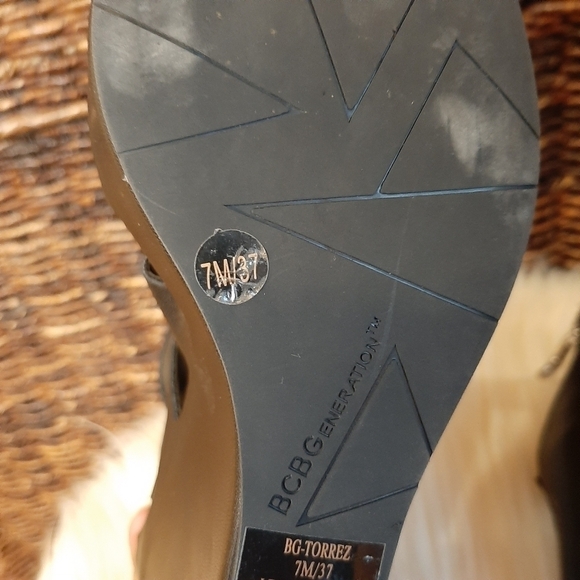 BCBGeneration Women's 7 Black Torrez Leather Platform Wedge Sandals Cage Heels - Picture 8 of 9